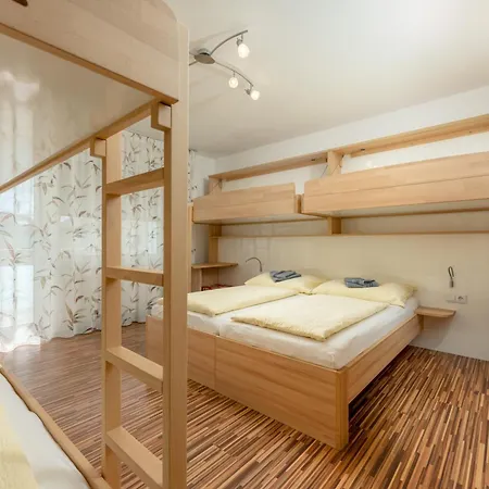 Easyapartments Leo Apartament *